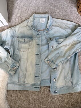 American Eagle Outfitters Light Wash Blue Denim Jacket